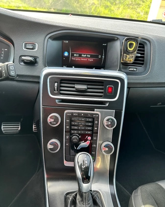 Volvo V60 cena 46500 przebieg: 260000, rok produkcji 2014 z Olsztyn małe 232